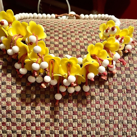 Vintage Haskell celluloid flower necklace. Incredible piece! - Picture 3 of 7
